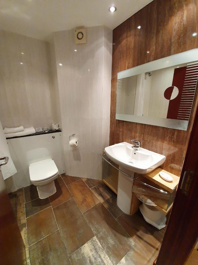 Towers Hotel & Spa Swansea Bagian luar foto